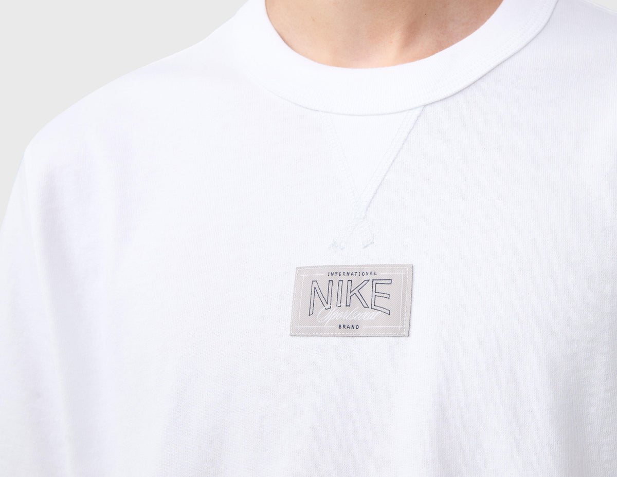 Nike Sportswear Premium Essentials Patch T-Shirt